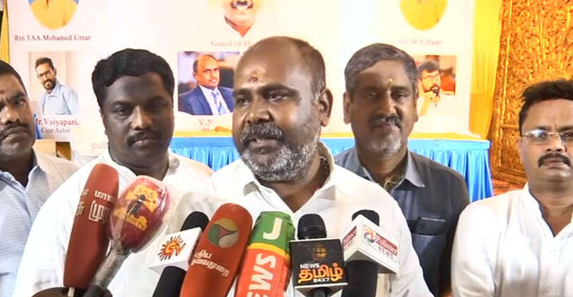 சசிகலா பற்றிய ஒரு கேள்வி - மூன்று முறை பதில் சொன்ன உதயகுமார்