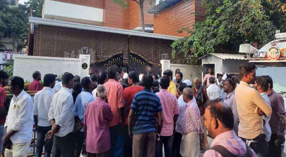 சசிகலா அதிமுக அலுவலகம் செல்கிறார் - நரசிம்மன் பரபரப்பு