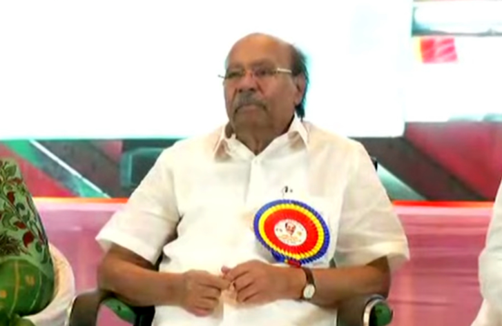 பாமக சிறப்பு பொதுக்குழுவில் நிறுவனர், தலைவராக ராமதாஸ் செயல்படுவார் என தீர்மானம்