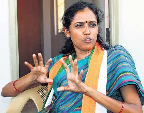 தமிழர்களை சுரண்டி ஆடம்பரம், உல்லாசம்! சீமானை சாடிய ஜோதிமணி