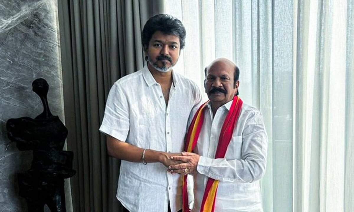 #JUST IN : தவெகவில் இணைந்தார் அதிமுக முன்னாள் மாவட்ட செயலாளர் வி.எஸ்.பாபு..!!