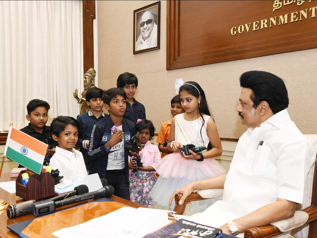 'தந்தை பெரியார் நாடகத்தில் பங்கேற்ற சிறுவர், சிறுமியர்கள்' - நேரில் அழைத்து வாழ்த்து கூறிய முதல்வர்!!