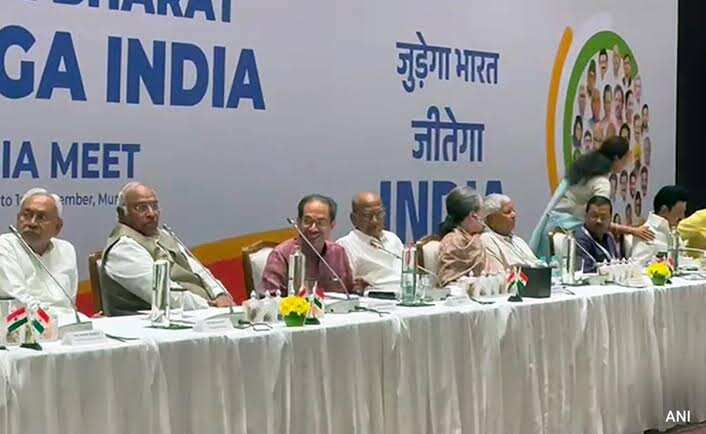 சந்திரயான்-3 வெற்றி - இஸ்ரோ விஞ்ஞானிகளுக்கு இந்தியா கூட்டணி சார்பில் பாராட்டு தீர்மானம்