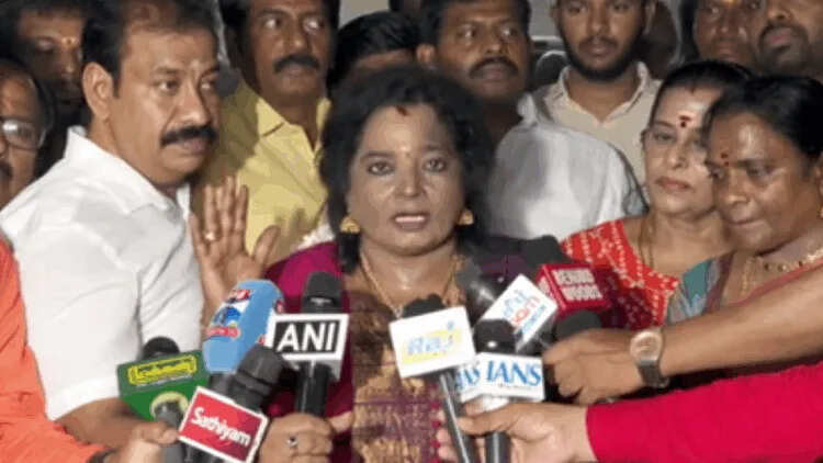 முதல்வர் அவர்கள் தீபாவளிக்கு வாழ்த்து சொல்லாதது வரலாற்று பிழை – தமிழிசை சௌந்தரராஜன்..!