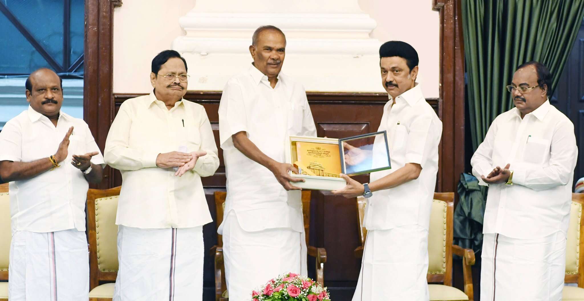 சட்டமன்ற நூற்றாண்டு விழா-கலைஞர் படத் திறப்பு விழா சிறப்பு மலர் வெளியீடு!!