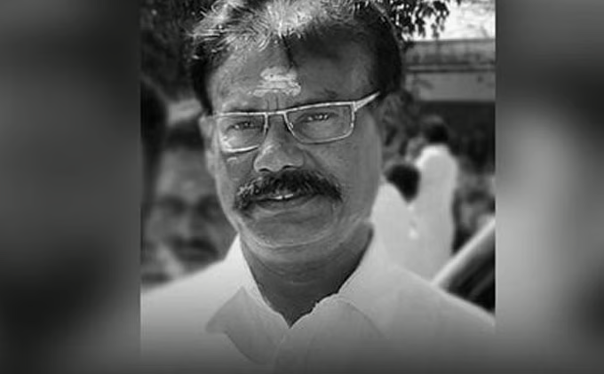 புதுக்கோட்டையில் பதற்றம் : முன்னாள் ஊராட்சி மன்ற தலைவர் தலை துண்டிக்கப்பட்டு கொலை.!!