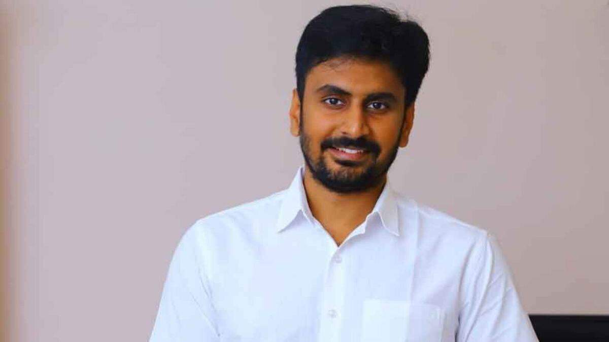 திருப்பதி விமான நிலையத்துக்குள் அனுமதிக்க மறுத்த அதிகாரி.. குடிநீர் சப்ளையை கட் பண்ணிய எம்.எல்.ஏ. மகன்