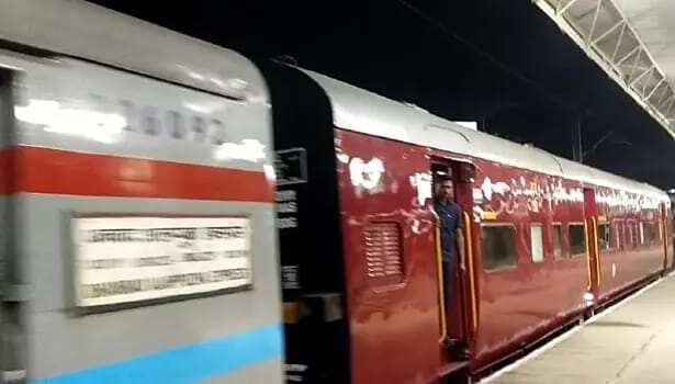 முதலமைச்சர் வந்த ரயிலின் அபாய சங்கிலியை பிடித்து இழுத்த வடமாநில பெண் - பெரும் பரபரப்பு