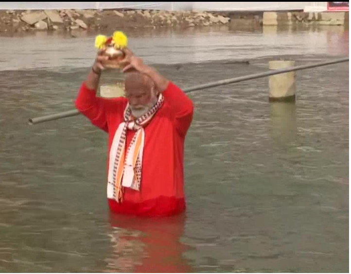 பிரதமர் மோடி கங்கையில் நீராடினார்.. ஆனால் வேலையில்லா திண்டாட்டம் பற்றி பேசவில்லை.. ராகுல் காந்தி தாக்கு