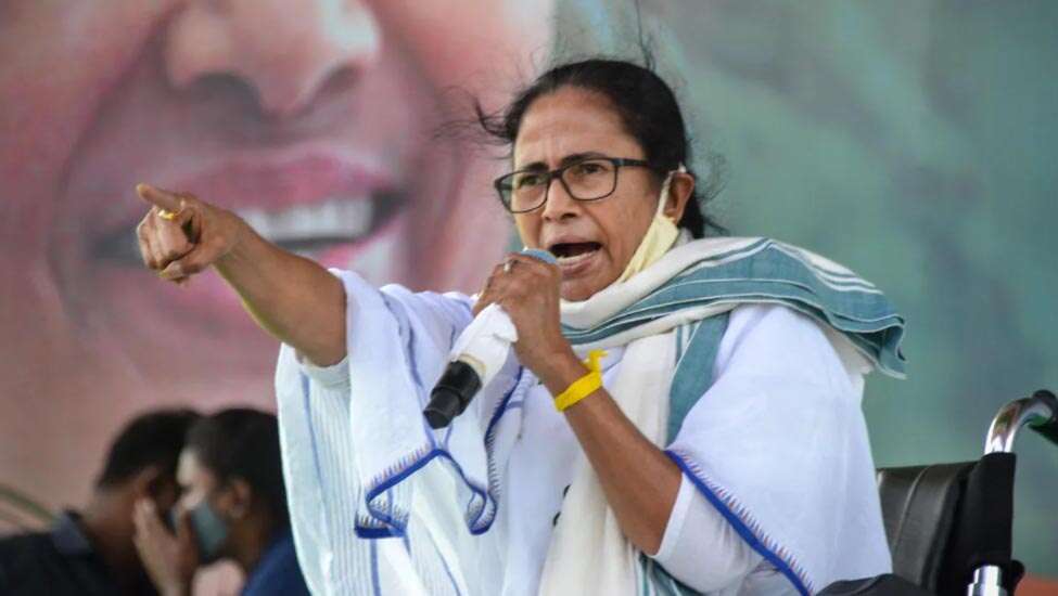 பைத்தியத்துக்கு பதில் சொல்ல முடியாது - மம்தா மீது காங்., பாய்ச்சல்