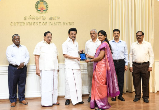 GPS கருவிகளை திட்ட உருவாக்கப் பொறியாளர்களுக்கு வழங்கினார் முதலமைச்சர் மு.க.ஸ்டாலின்