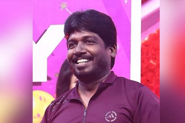 திருமணம் செய்துகொள்வதாகக்கூறி ஏமாற்றிய காதல் பட நடிகர் சுகுமார் மீது 3 பிரிவுகளின் கீழ் வழக்கு பதிவு