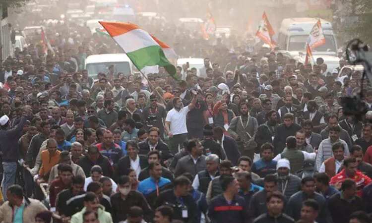 ராகுல் காந்தி தான் பாதுகாப்பு நெறிமுறைகளை மீறுகிறார் - காங்கிரஸ் கட்சிக்கு துணை ராணுவம் பதில்