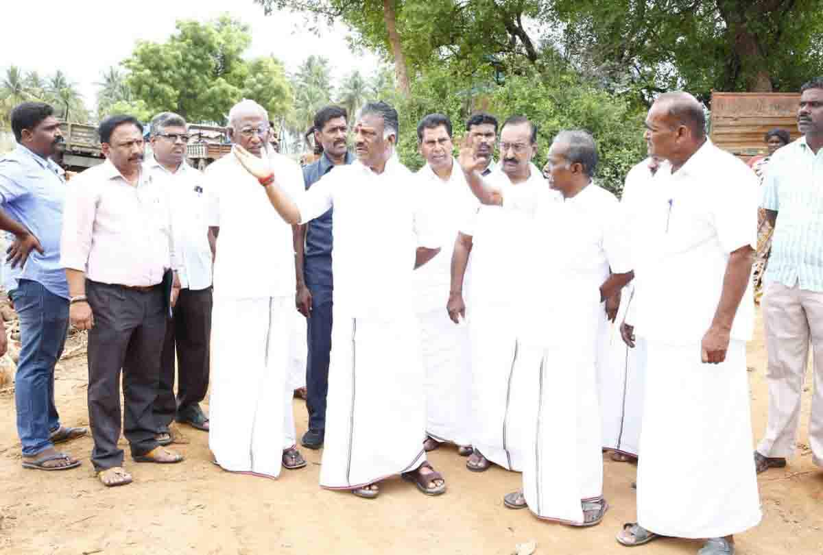 ஓபிஎஸ் வீட்டில் குடுமிப்பிடி சண்டை - போலீஸார் விசாரணை