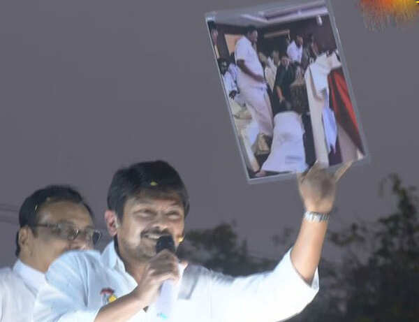 உதயநிதி காட்டிய எடப்பாடி போட்டோ! இந்த பழனிச்சாமி மீசை, வேட்டி, மானம் குறித்து பேசலாமா?என ஆவேசம்