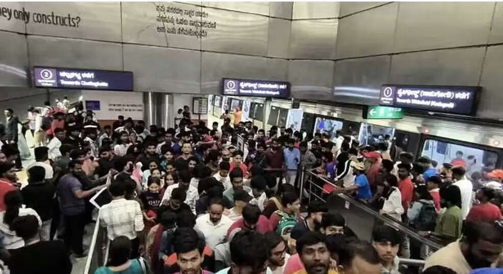 கூட்ட நெரிசல்... சின்னசாமி மைதானம் அருகே உள்ள மெட்ரோ ரயில் நிலையம் மூடல்