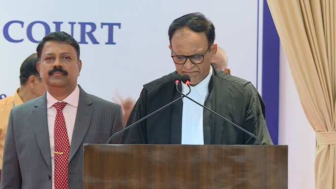 சென்னை உயர் நீதிமன்ற தலைமை நீதிபதியாக நீதிபதி கங்காபூர்வாலா பொறுப்பேற்பு..