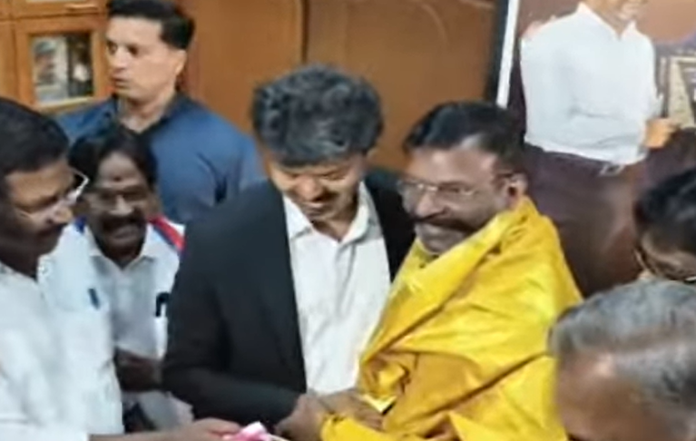 திருமாவுடன் விஜய் சந்திப்பு
