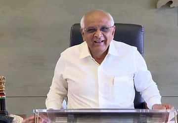 குஜராத் மாநில முதலமைச்சராக பூபேந்திர பட்டேல் பொறுப்பேற்பு - அதிகாரிகள் வாழ்த்து