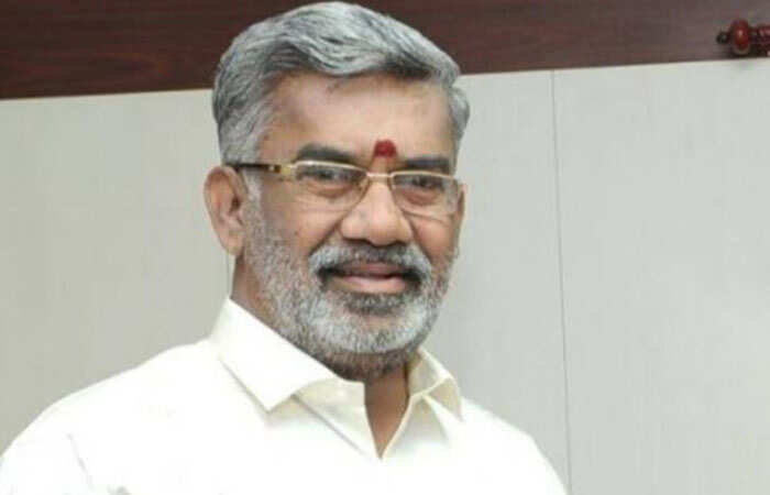 சசிகலா பக்கம் சாய்கிறாரா வெல்லமண்டி நடராஜன்?