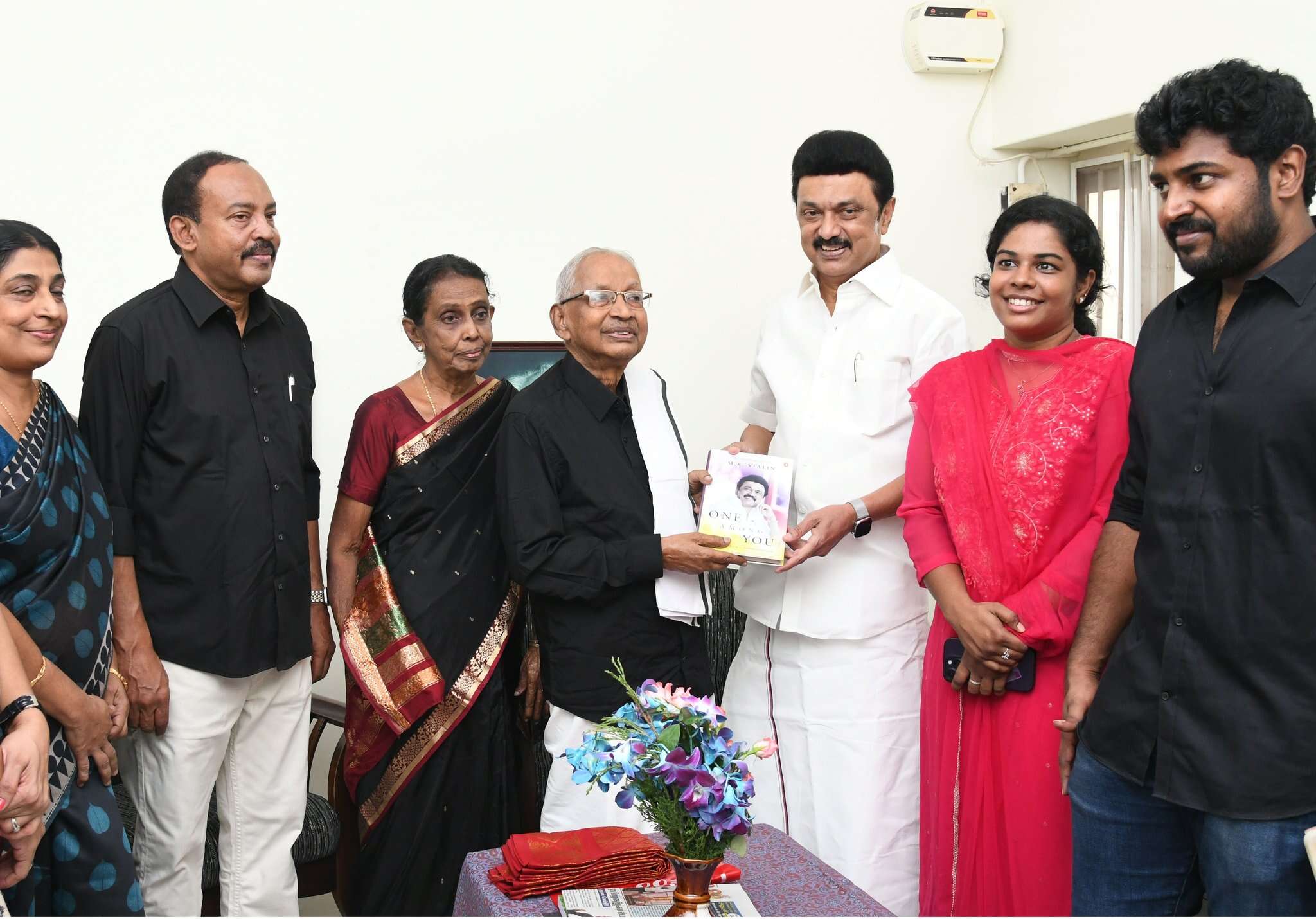 திக தலைவர் கி.வீரமணியை நேரில் சந்தித்து பிறந்தநாள் வாழ்த்து கூறிய முதல்வர் ஸ்டாலின்