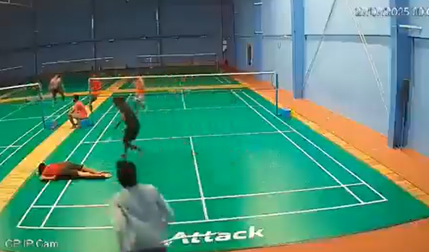 விளையாடும்போது மாரடைப்பு- 25 வயது இளைஞர் உயிரிழப்பு- அதிர்ச்சியூட்டும் வீடியோ