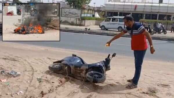 வெறுத்துப் போச்சு சார்...! ஓலா பைக்கை தீ வைத்து கொளுத்திய உரிமையாளர்..!!