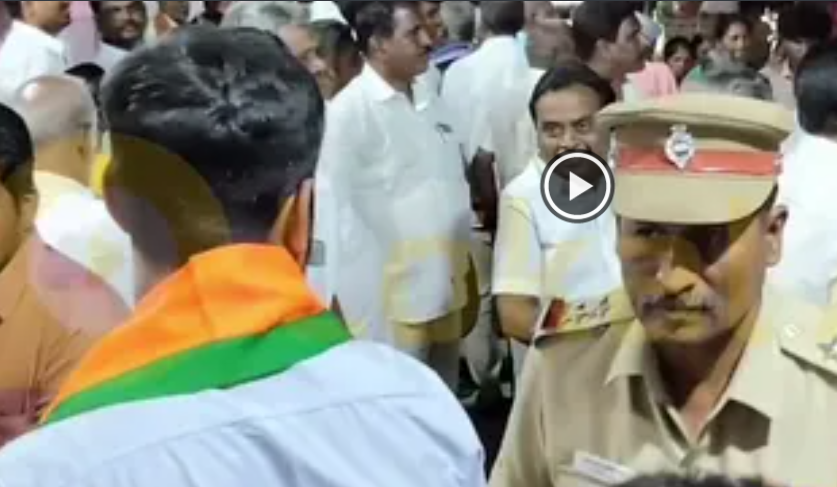 பல்லடத்தில் பரபரப்பு! - தொண்டரின் கழுத்தில் இருந்த விசிலைப் பிடுங்கி வீசிய அதிமுக நிர்வாகி..!