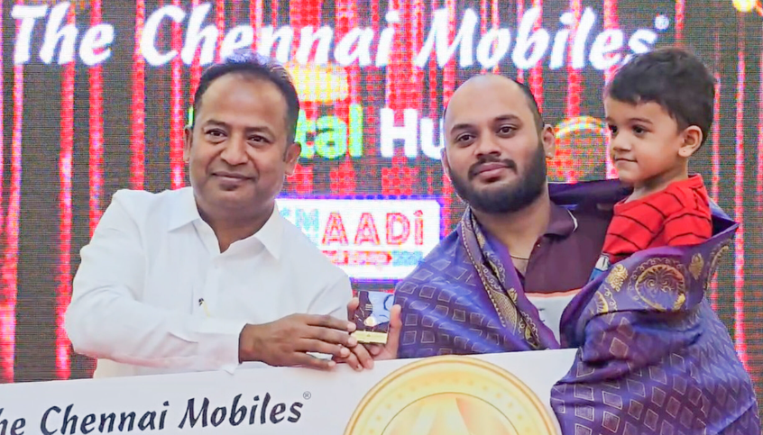 ஸ்மார்ட்போன் வாங்கினால் 1 கிராம் தங்க நாணயம்! ‘தி சென்னை மொபைல்ஸ்’ நிறுவனத்தின் அசத்தல் ஆஃபர்!