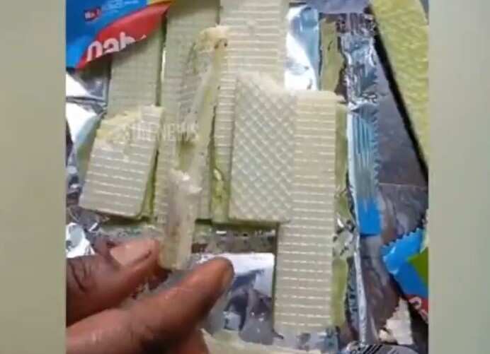 நபார்ட்டி பிஸ்கெட்டில் நெளிந்த புழுக்கள்.. அதிர்ச்சியில் பெற்றோர்!