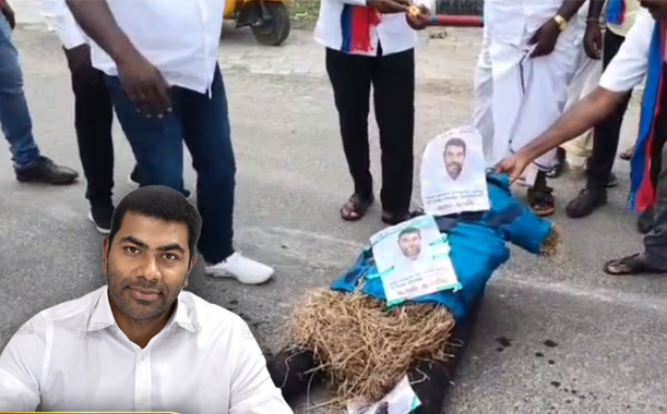 ஆதவ் அர்ஜுனா உருவ பொம்மையை எரித்து விசிகவினர் ஆர்ப்பாட்டம்