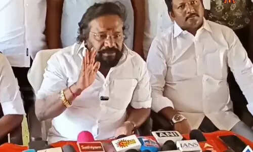 முகமூடி அணிந்து ஏமாற்றும் எடப்பாடியின் முகத்திரையை கிழிப்போம் - கருணாஸ்..!