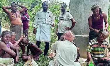 ரயில் விபத்தில் பலியானவர்களுகு 10ம் நாள் காரியம் செய்த கிராம மக்கள்