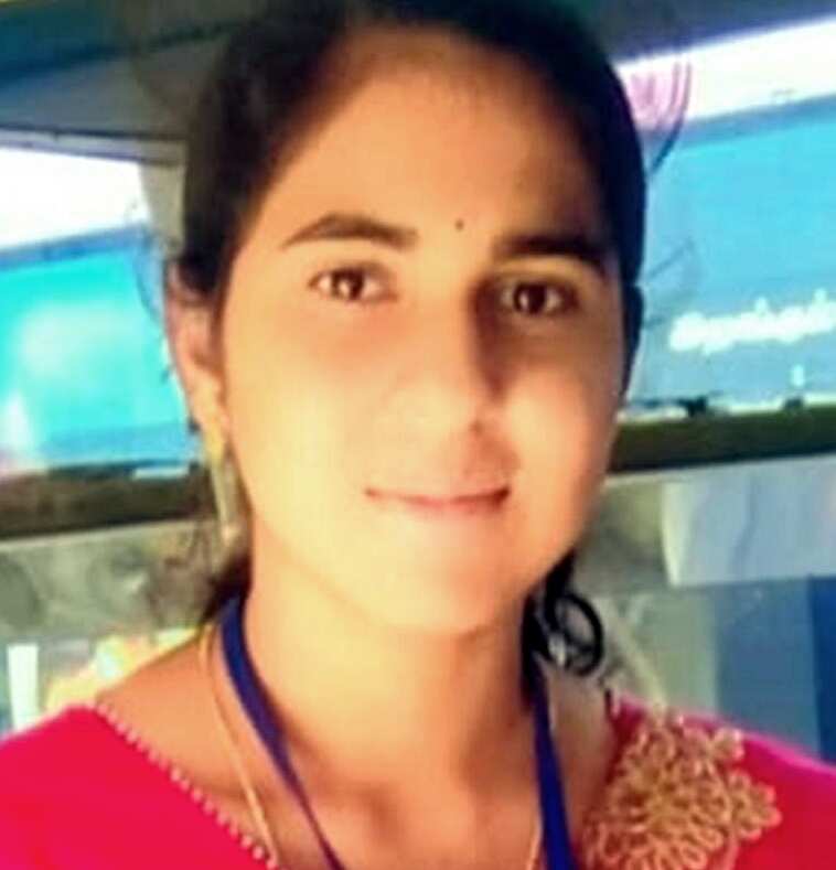 தாயுடன் ஓடையை கடந்தபோது நீரில் அடித்துச்செல்லப்பட்ட நர்சிங் மாணவி பலி... நாமக்கல் அருகே சோகம்!