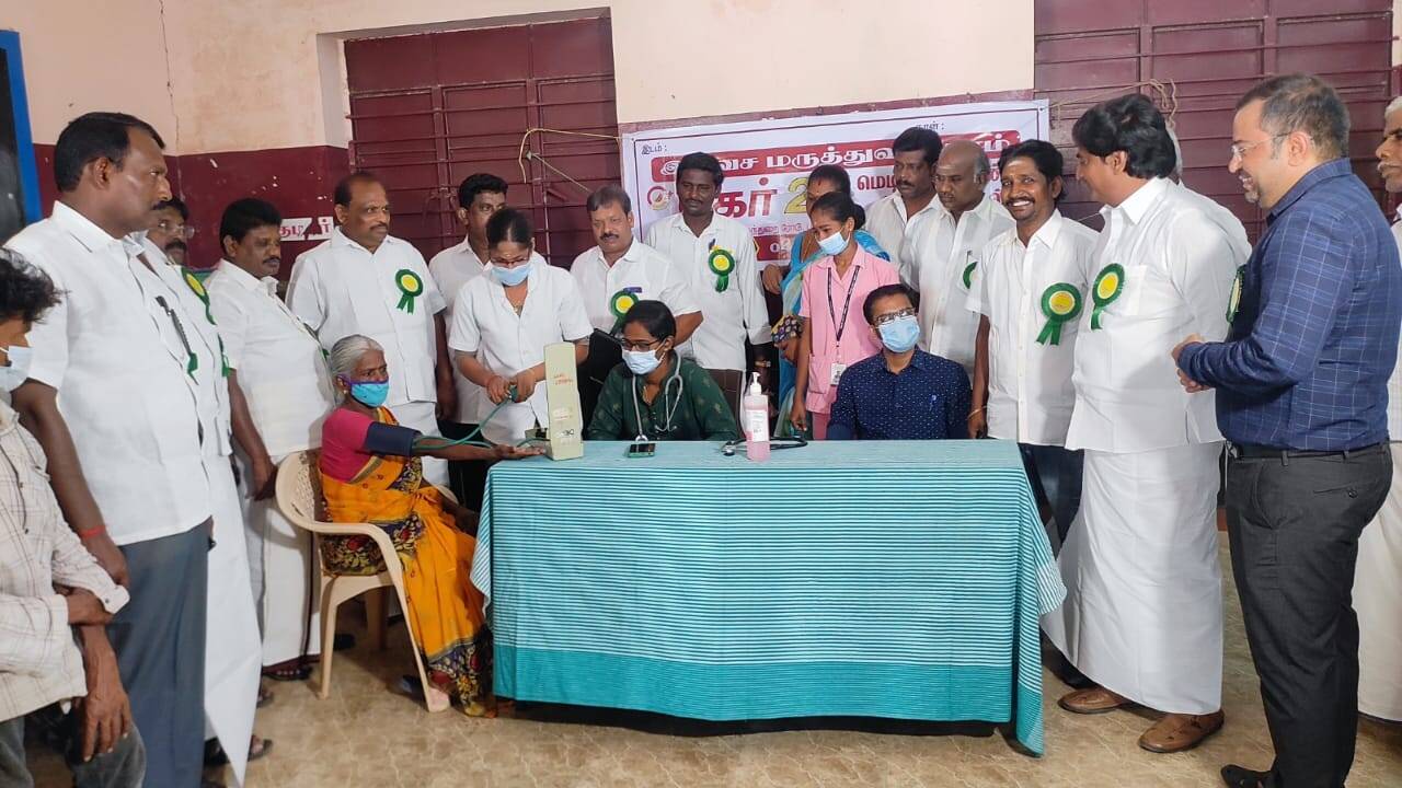 ஈரோட்டில் தனியார் அறக்கட்டளை சார்பில் இலவச மருத்துவ முகாம்!