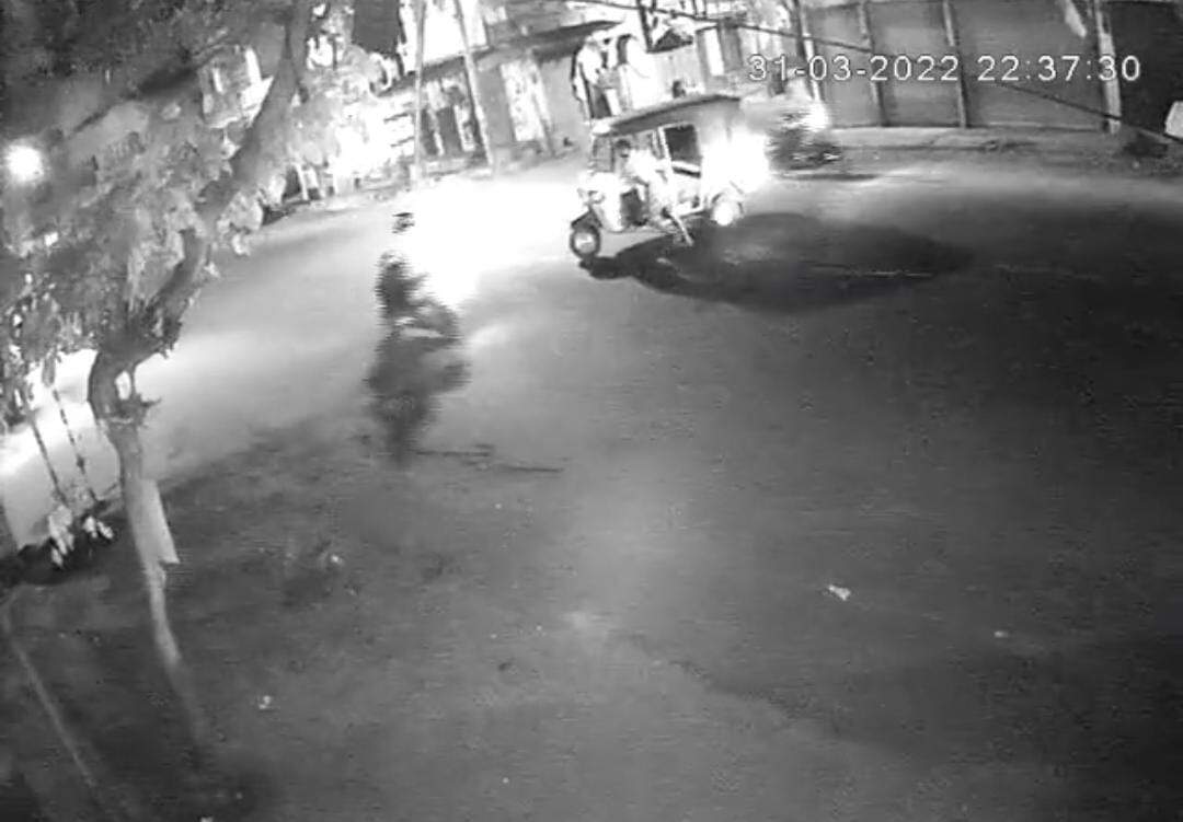 சாலையில் நின்ற ஆட்டோவை லாவகமாக திருடிச் சென்ற கொள்ளையன்... சிசிடிவி காட்சி வெளியீடு!