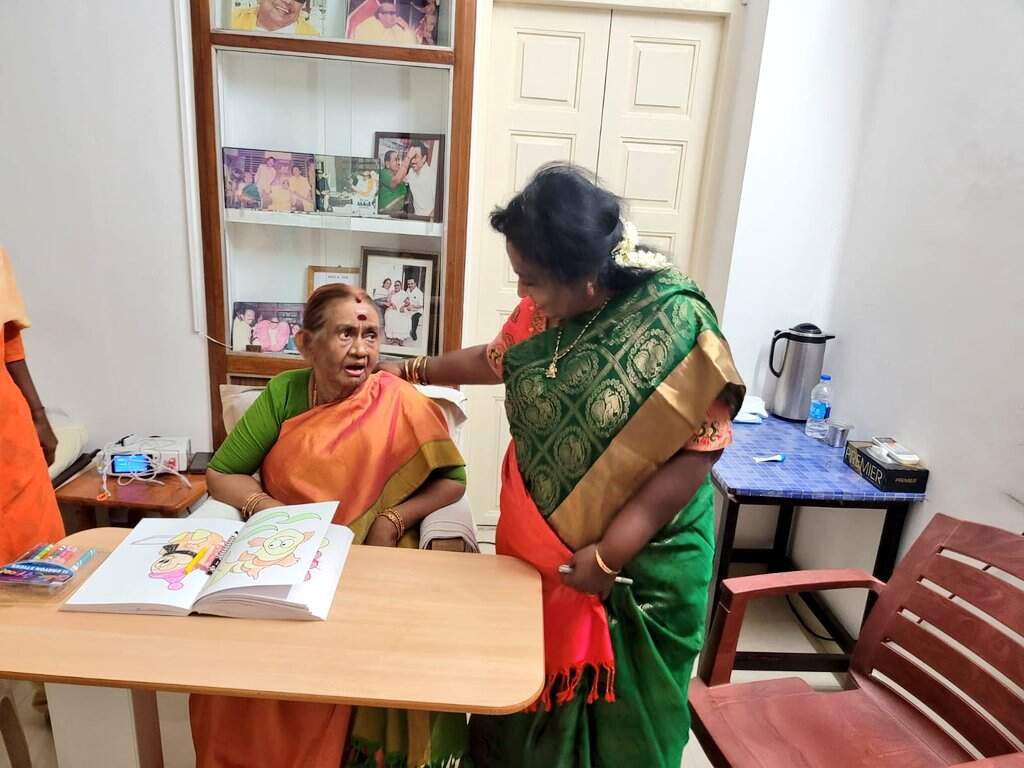 தயாளு அம்மாளை நேரில் சந்தித்து நலம் விசாரித்தார் ஆளுநர் தமிழிசை