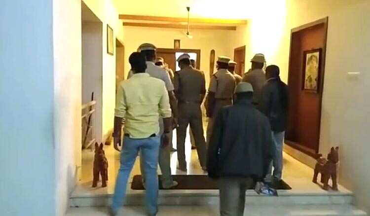 மருத்துவர் குடும்பத்தை கட்டிப்போட்டு 280 பவுன் நகை கொள்ளை - ஒட்டன்சத்திரத்தில் பரபரப்பு!!