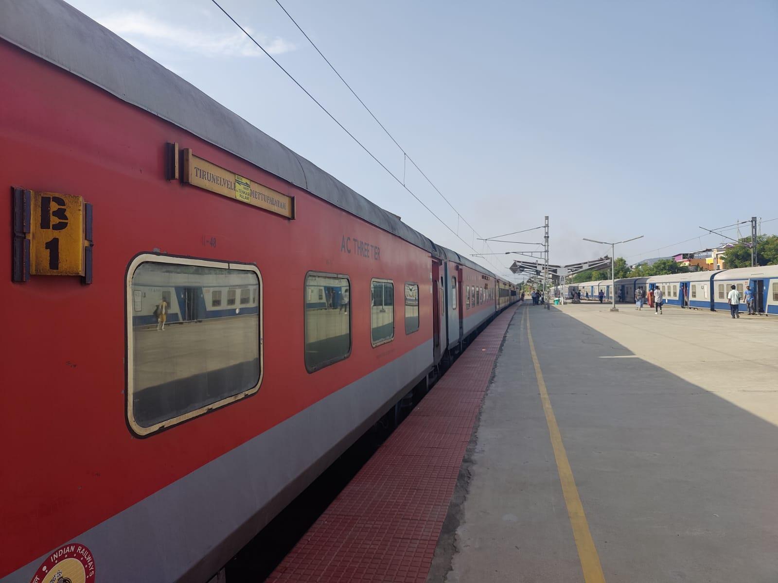 திருச்சி வழியாக செல்லும் எக்ஸ்பிரஸ் ரெயில்களின் சேவையில் மாற்றம்..!!