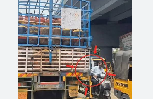 கோவை-சேலம் சாலையில் பரபரப்பு..! சி.என்.ஜி ஏற்றி வந்த லாரியிலிருந்து திடீர் கேஸ் கசிவு..!