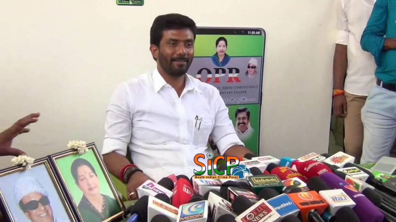 சசிகலா, தினகரன் உள்ளிட்ட அனைவரும் ஒரே குடைக்குள் வர வேண்டும்- ஓ.ரவீந்தரநாத்