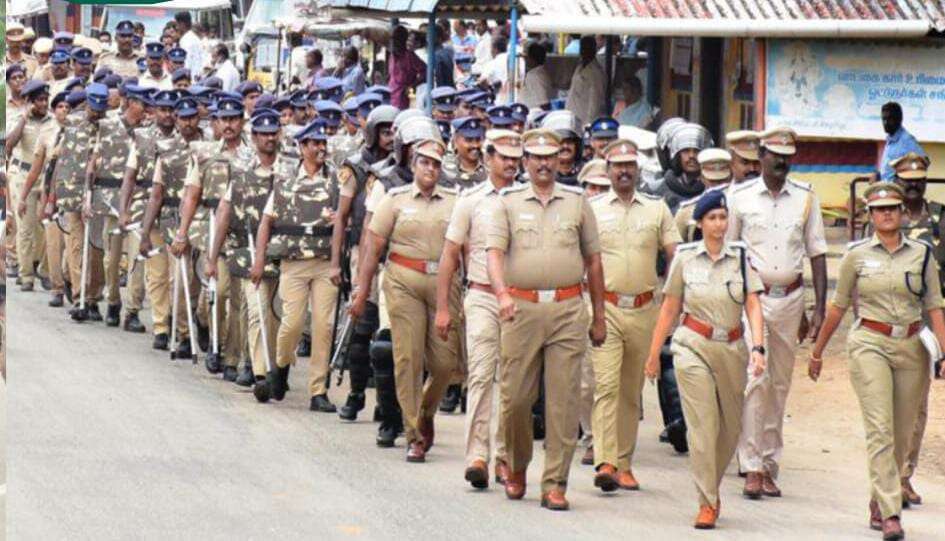 புதுக்கோட்டையில் விநாயகர் சதுர்த்தியை முன்னிட்டு காவல்துறை கொடி அணிவகுப்பு!