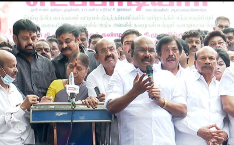 “திமுக இறந்தவர்கள், குடி பெயர்ந்தவர்களின் கள்ள ஓட்டை நம்பி தான் உள்ளது”- ஜெயக்குமார்