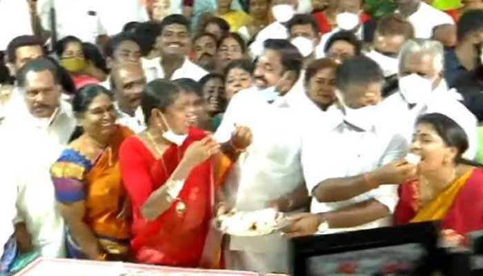 எடப்பாடிக்கு வளர்மதி கேக் ஊட்ட, ஓபிஎஸ்க்கு கோகுல இந்திரா ஊட்ட.. எம்.ஜி.ஆர். மாளிகை கொண்டாட்டம்