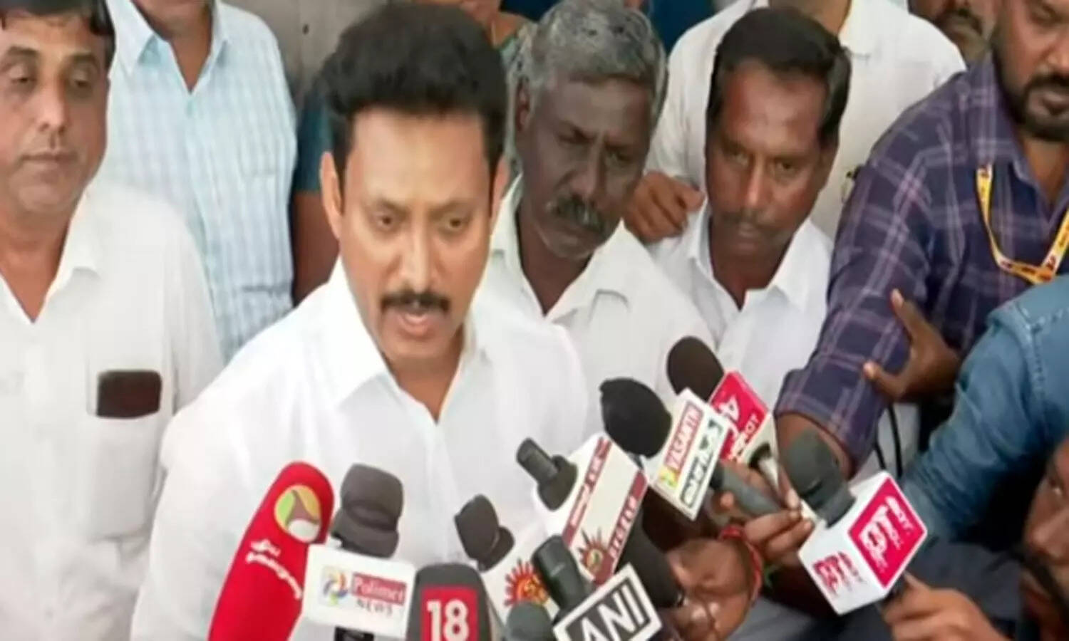 #BREAKING : பகுதி நேர ஆசிரியர்களுக்கு ஊதியம் ரூ.15,000 ஆக உயர்த்தப்படும் - அமைச்சர் அன்பில் மகேஷ்..!