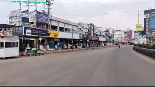 முழு ஊரடங்கால் திருச்சி மாநகரில் வெறிச்சோடிய சாலைகள்... தடையை மீறி சுற்றிய 200 பேர் மீது வழக்குப்பதிவு!