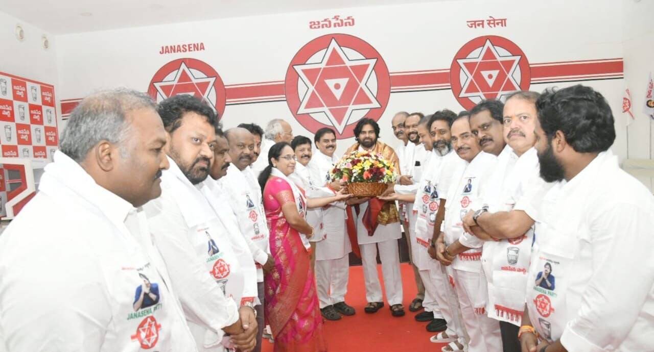 ஜனசேனா சட்டமன்ற குழுத் தலைவராக பவன் கல்யாண் தேர்வு