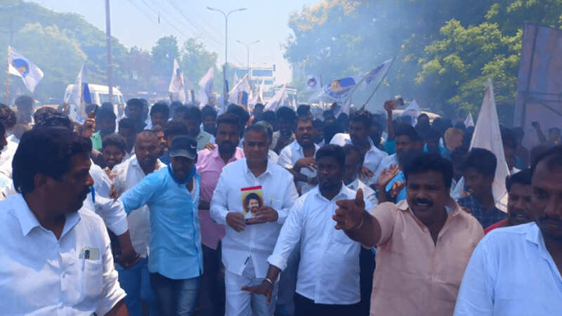 விஜய்யின் அடுத்தடுத்த உத்தரவு! தூள் கிளப்பும் ரசிகர்கள்