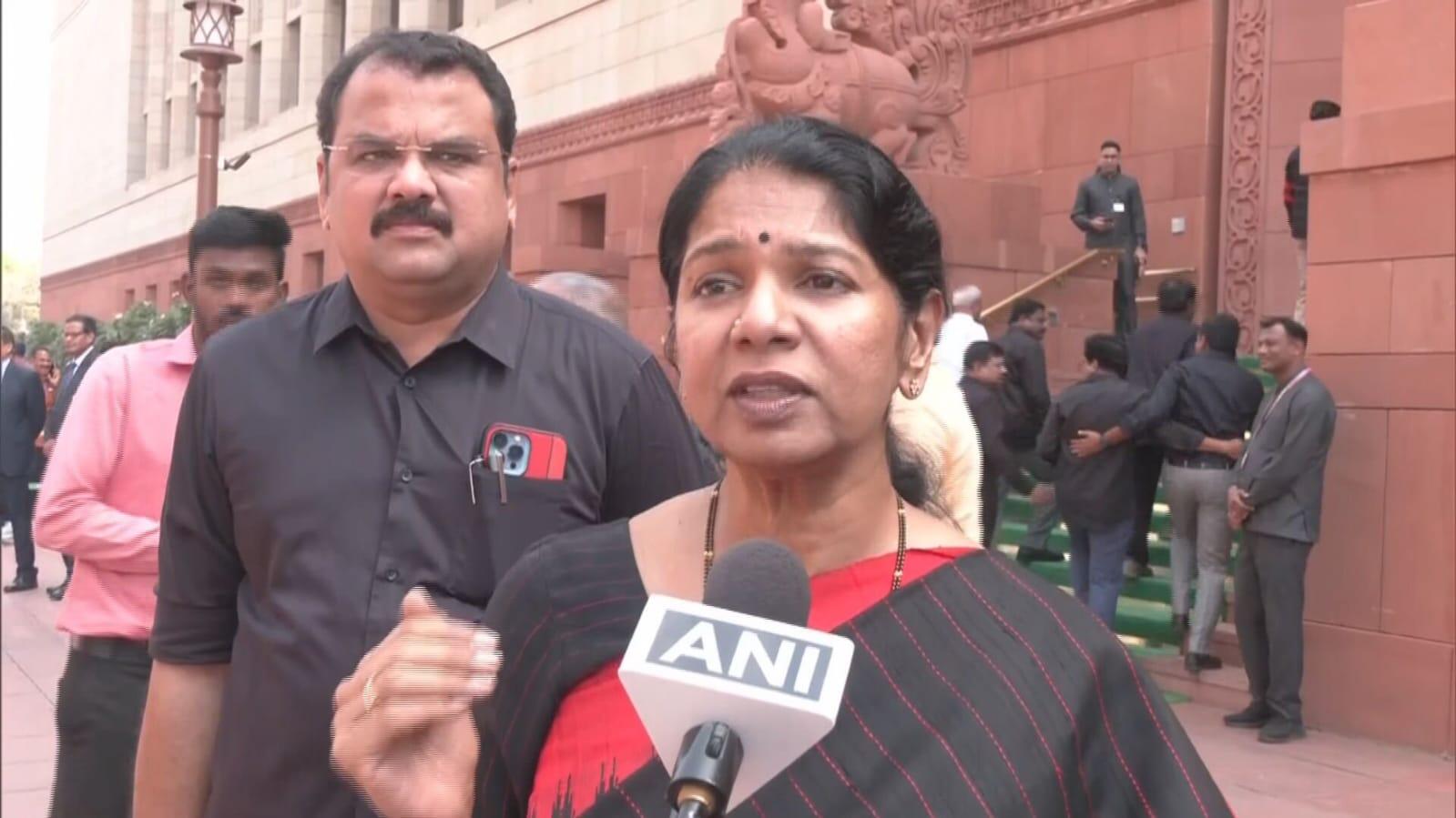 தர்மேந்திர பிரதான் பகிரங்க மன்னிப்பு கேட்க வேண்டும் - கனிமொழி