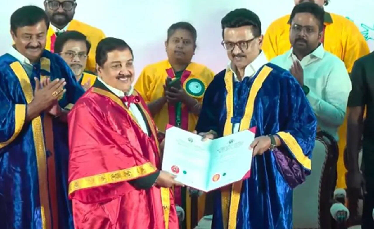 #JUST IN : பிரபல நடிகர் சிவகுமாருக்கு டாக்டர் பட்டம் கொடுத்து கவுரவிப்பு..!